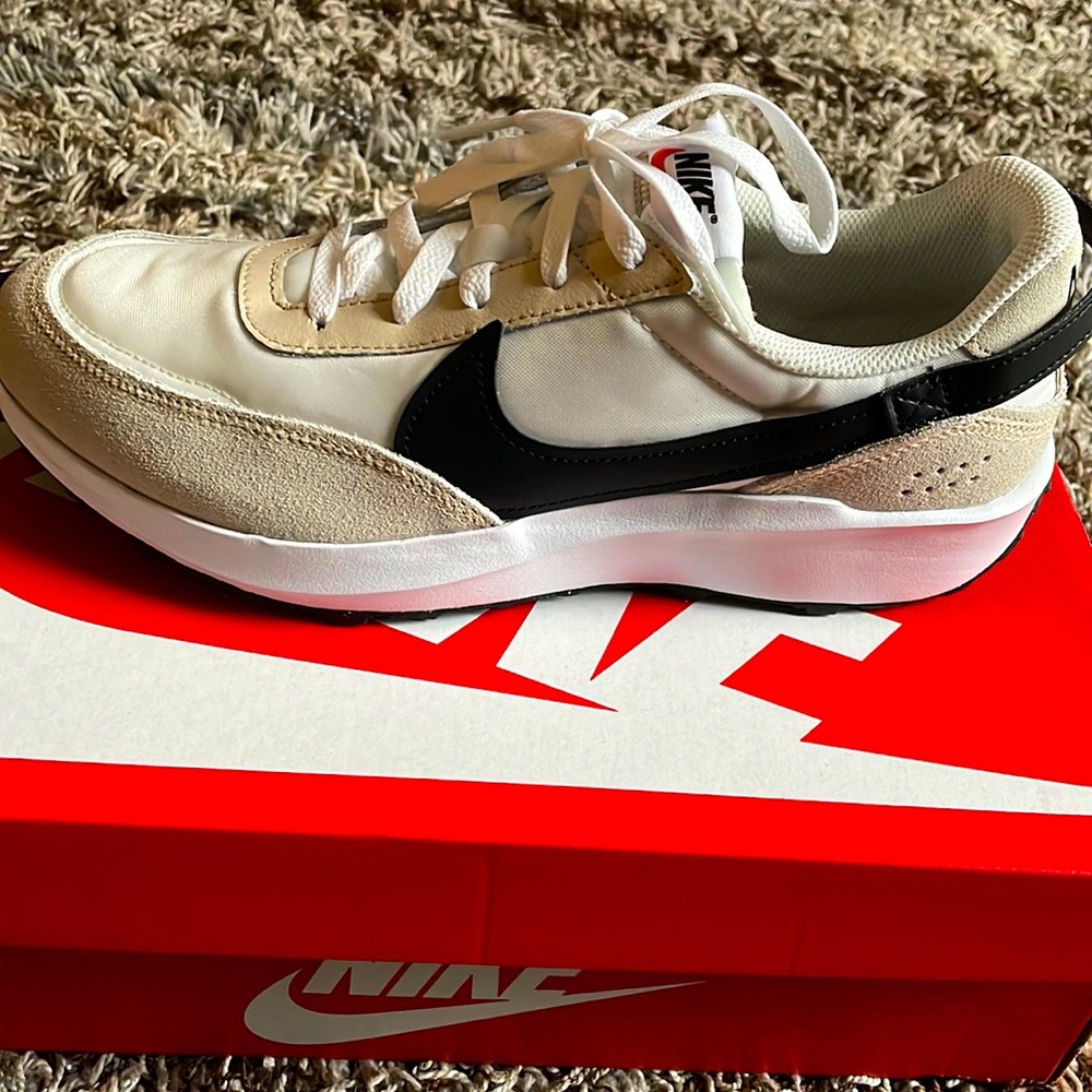 Women’s Nike Waffle Debut